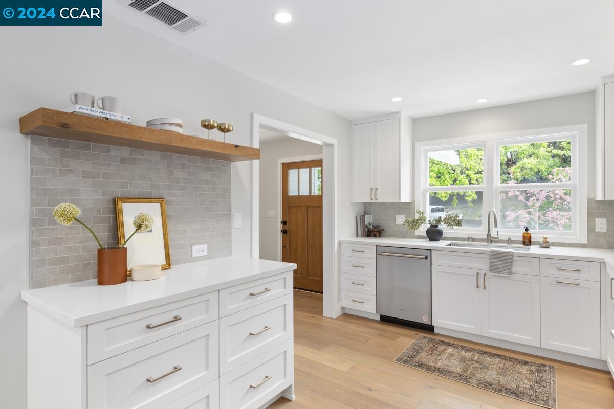 1533 Arbutus Dr