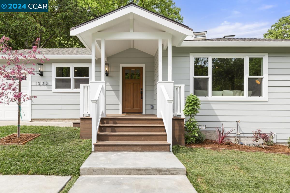 1533 Arbutus Dr