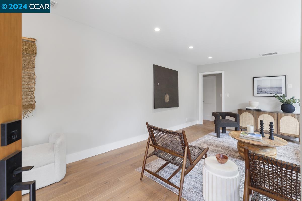 1533 Arbutus Dr