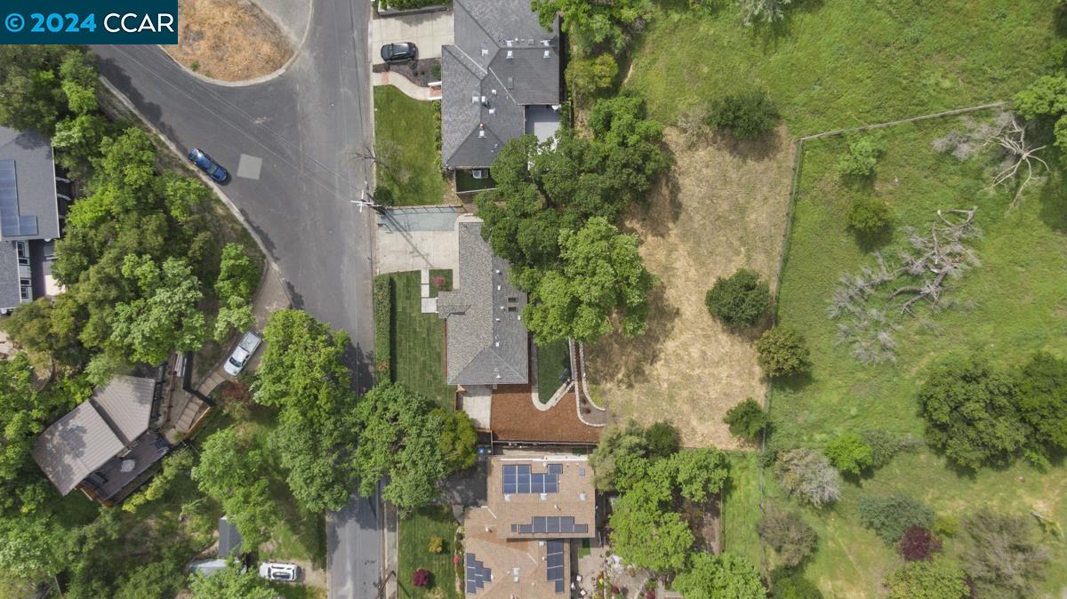 1533 Arbutus Dr