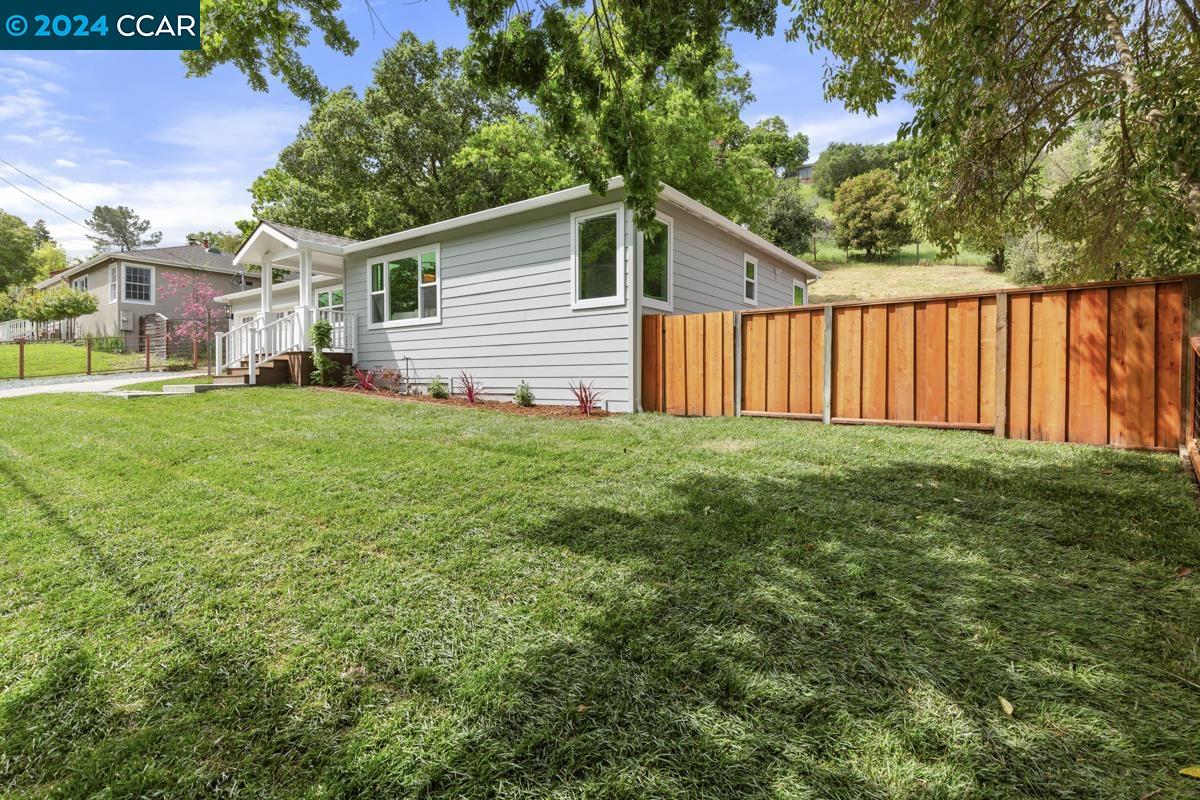 1533 Arbutus Dr