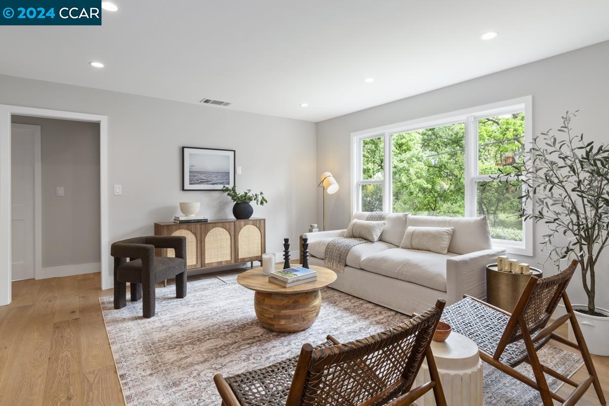 1533 Arbutus Dr
