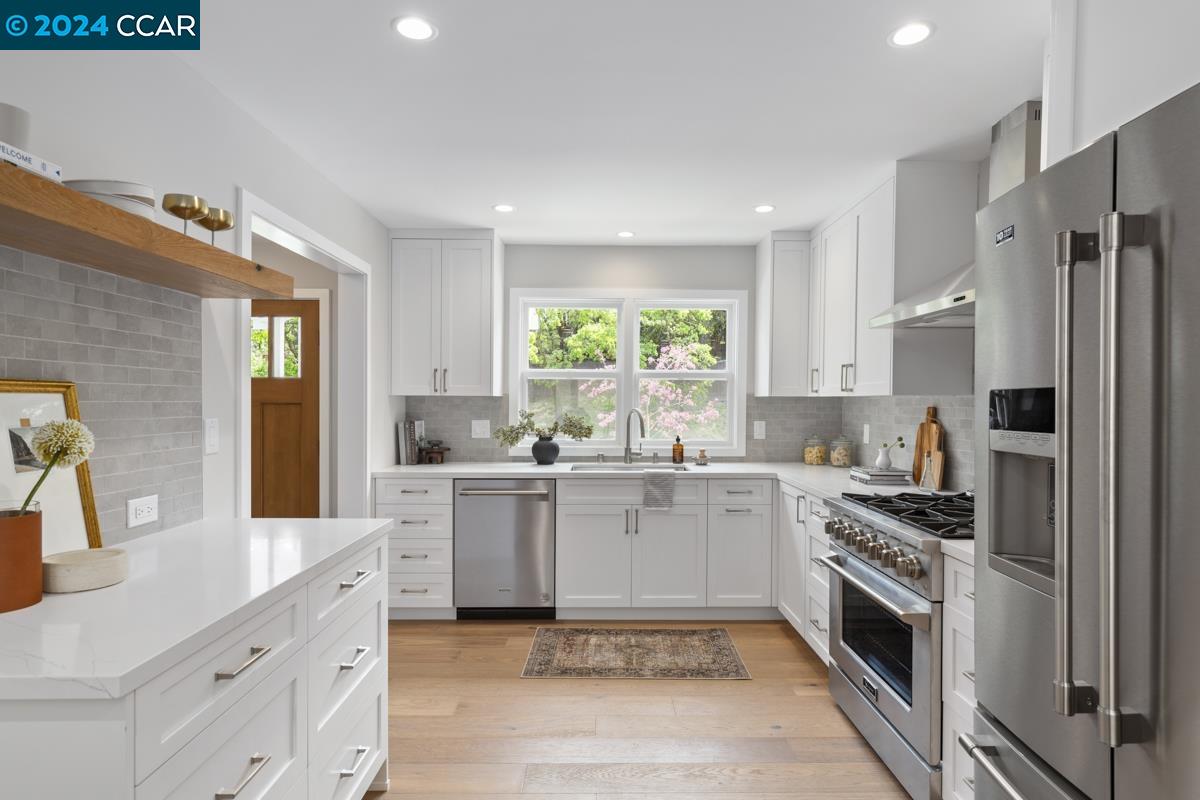 1533 Arbutus Dr