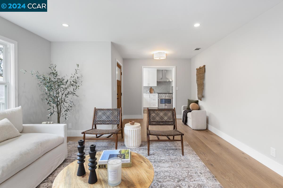 1533 Arbutus Dr
