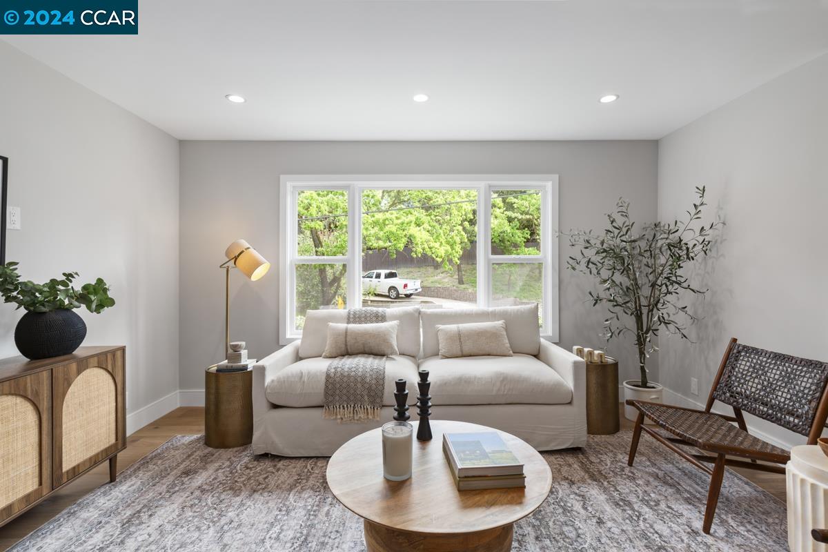 1533 Arbutus Dr
