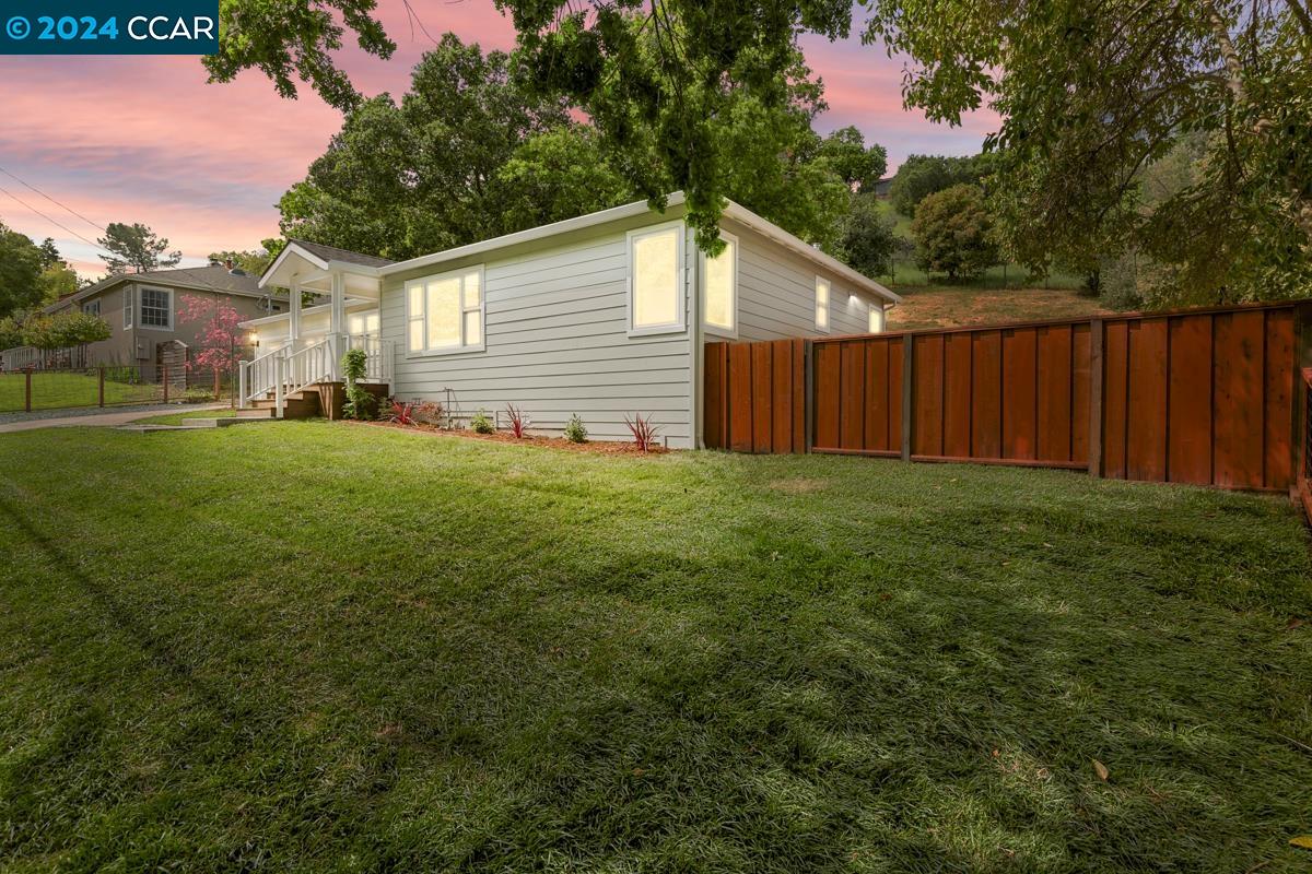 1533 Arbutus Dr