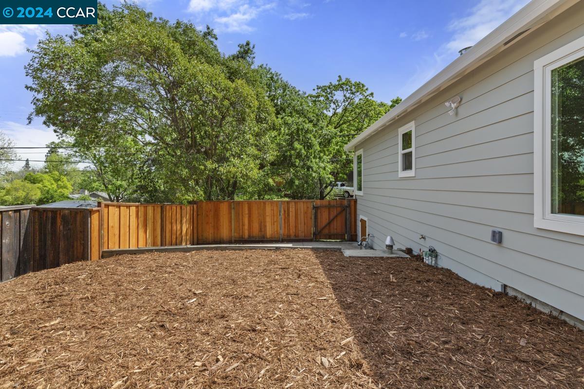 1533 Arbutus Dr