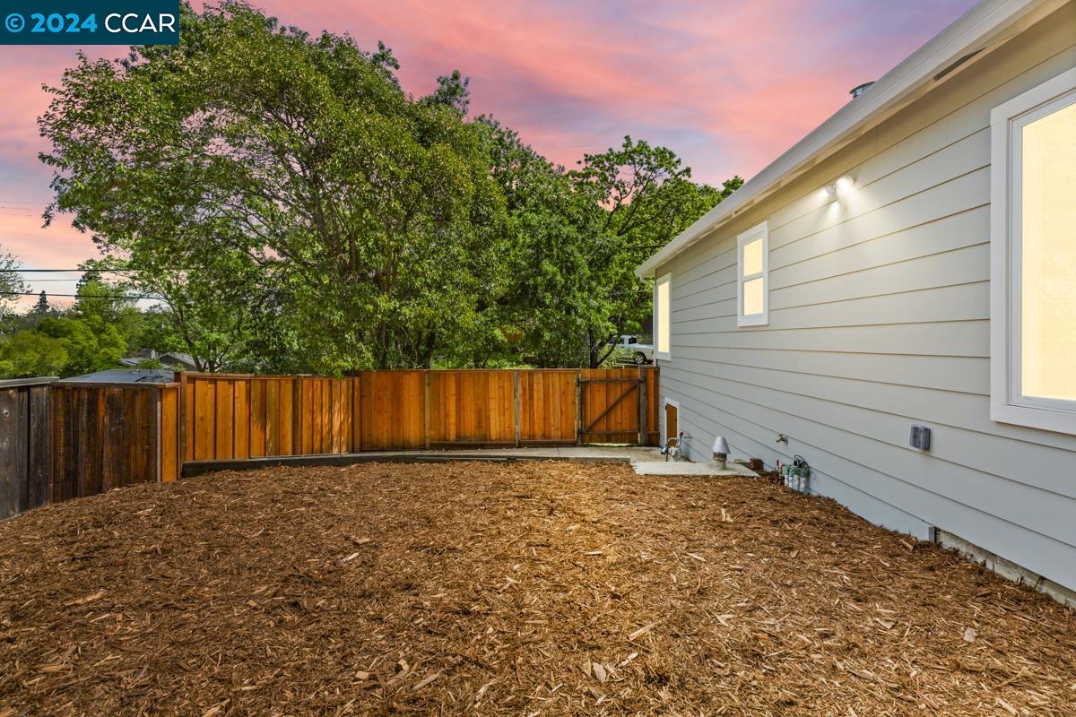 1533 Arbutus Dr