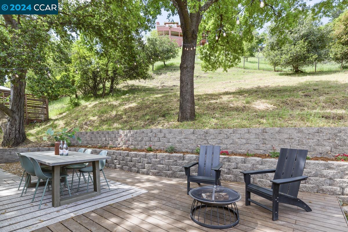 1533 Arbutus Dr