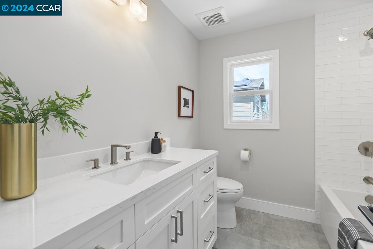 1533 Arbutus Dr