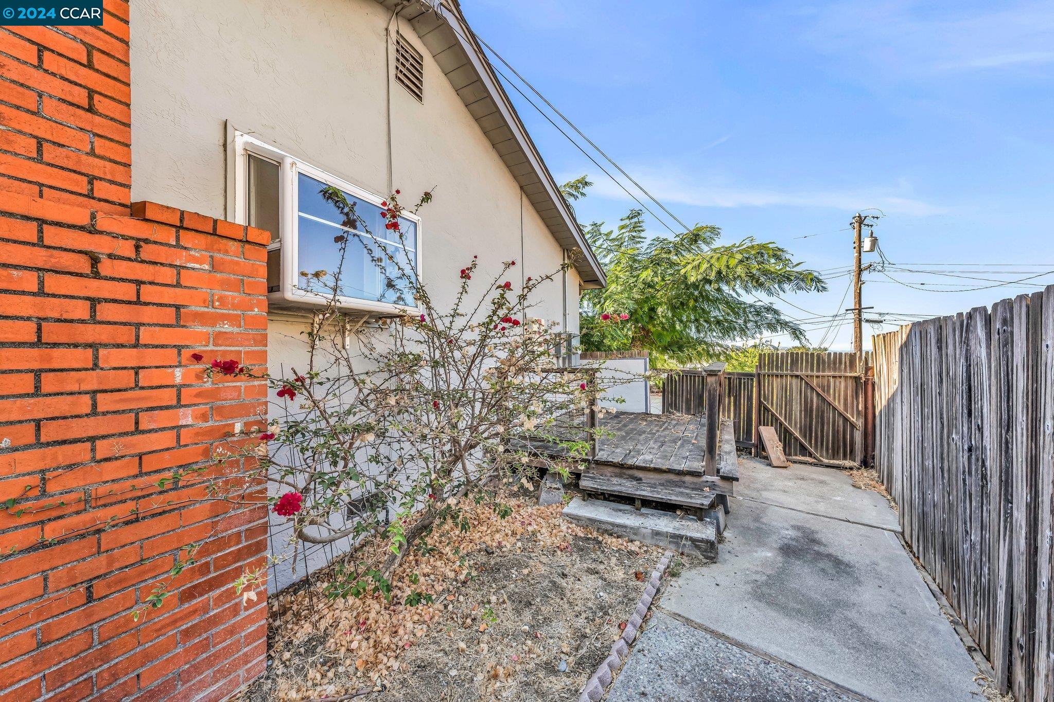 25 Standish Ct