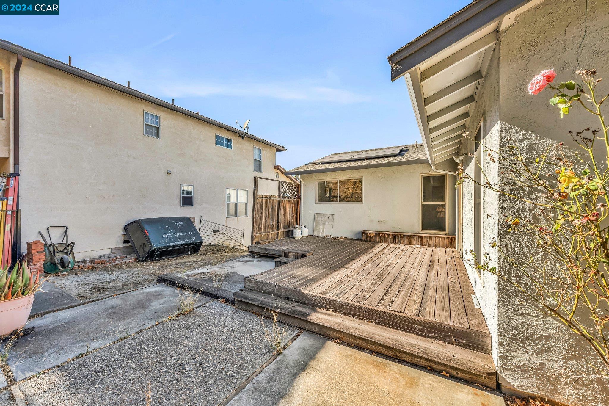 25 Standish Ct