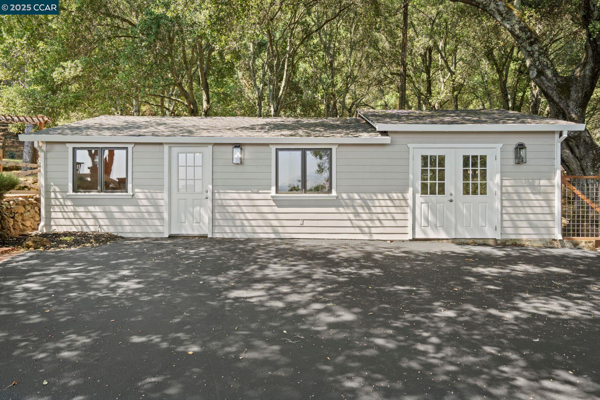 360 Montair Dr