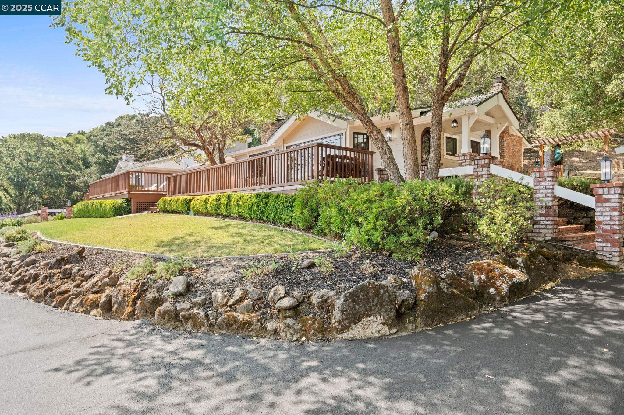 360 Montair Dr