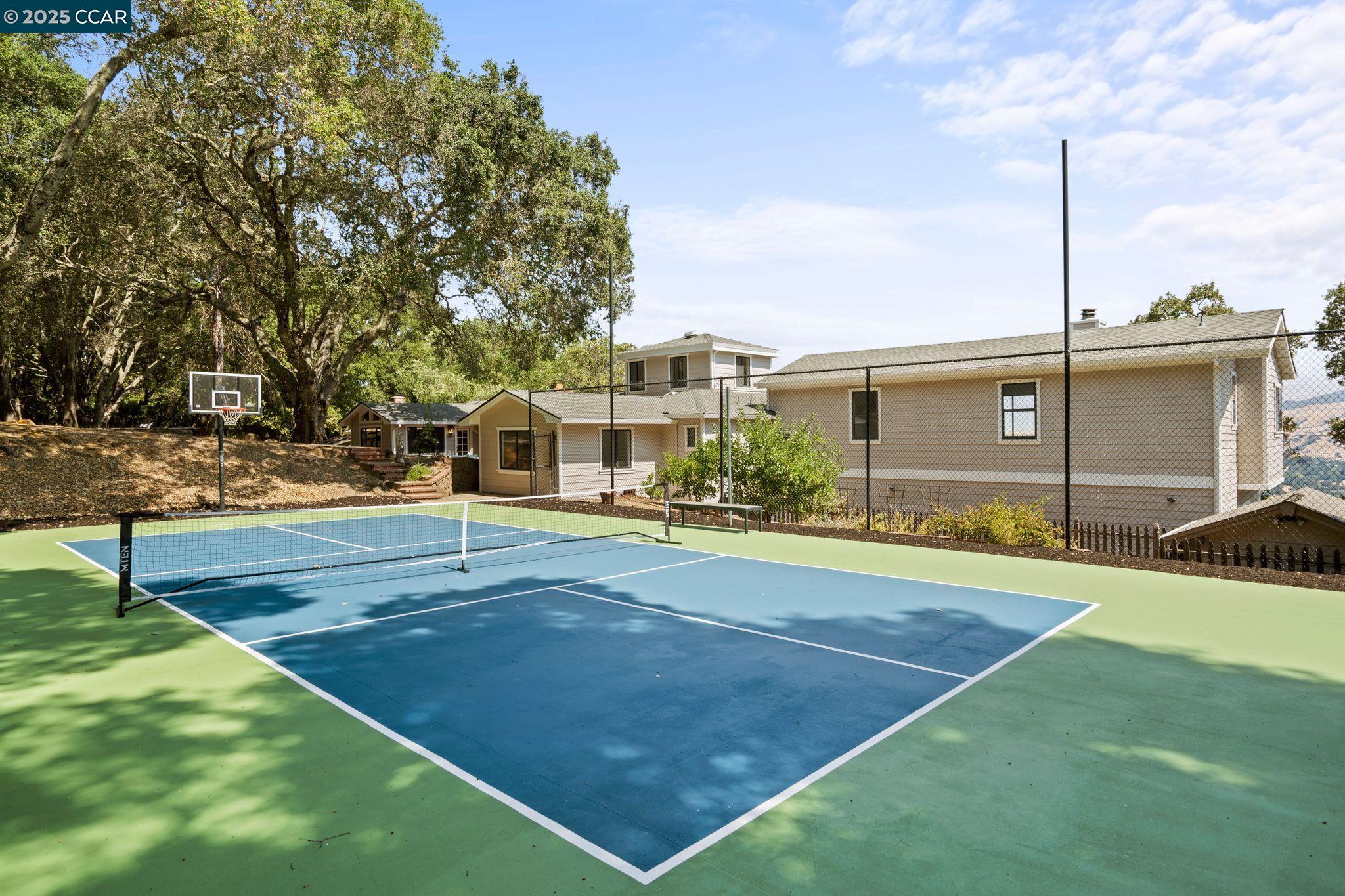 360 Montair Dr