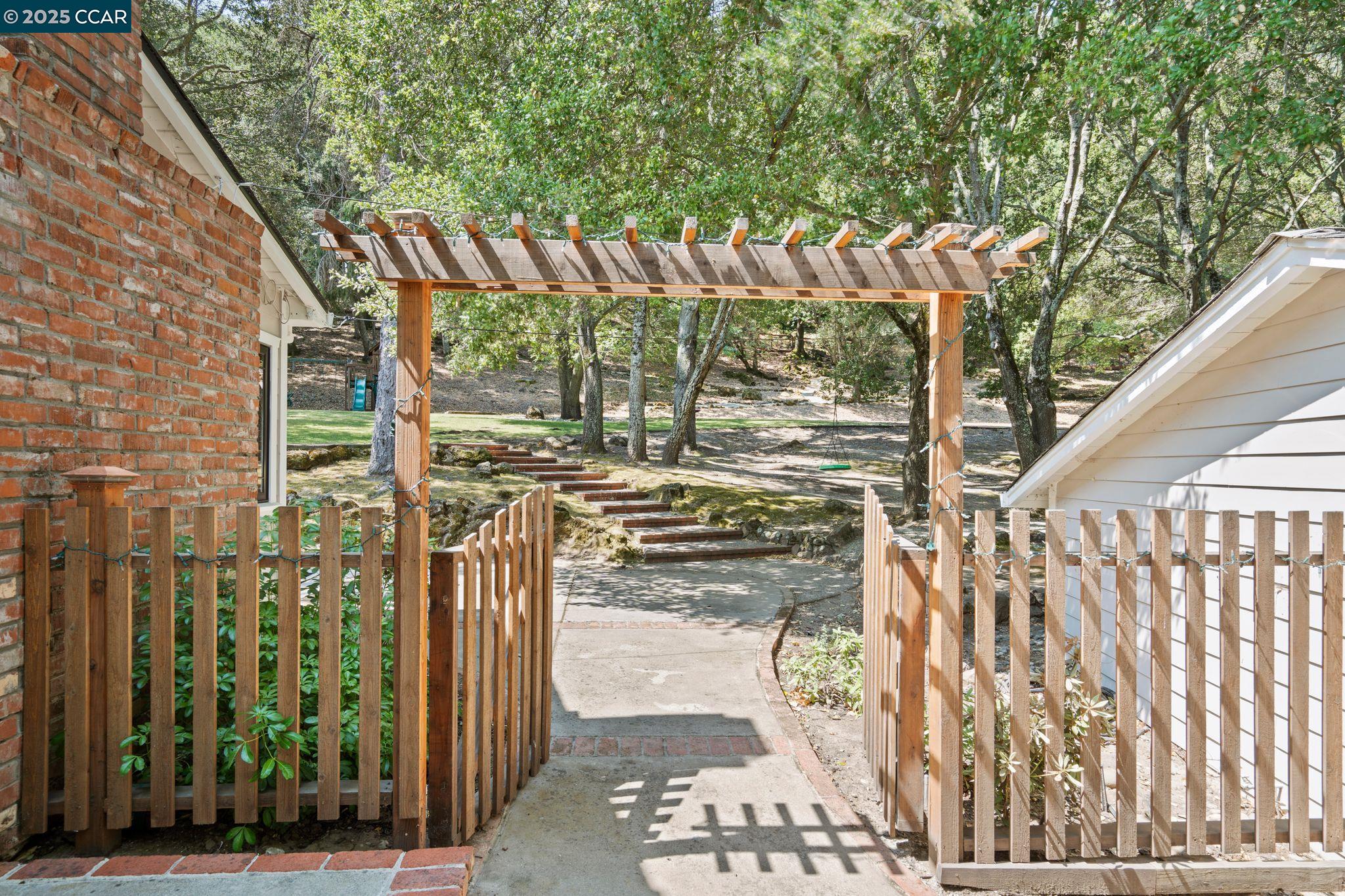360 Montair Dr