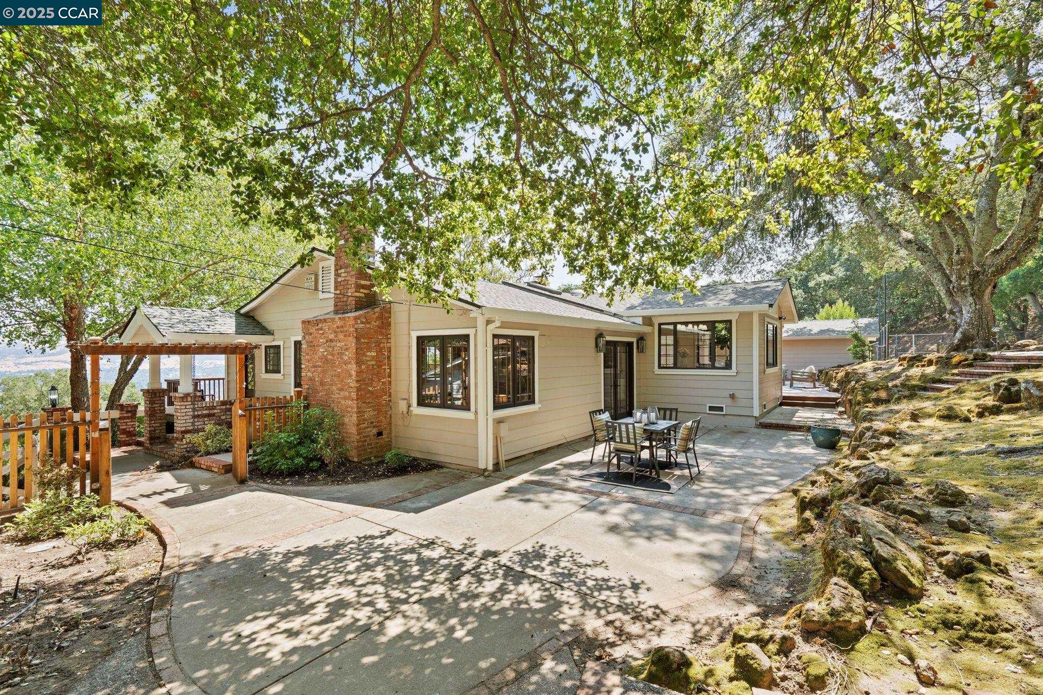 360 Montair Dr