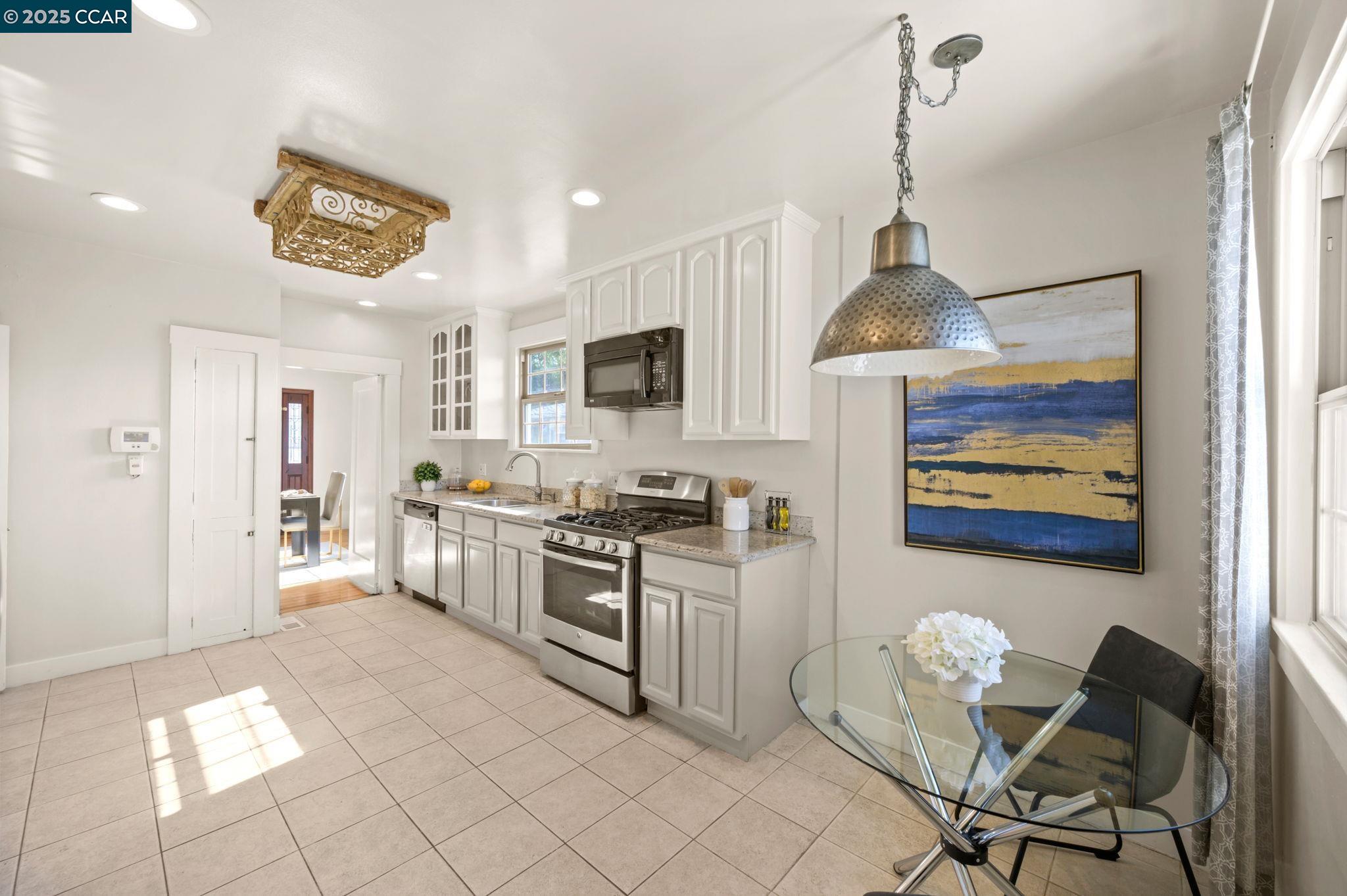 3927 Aqua Vista St