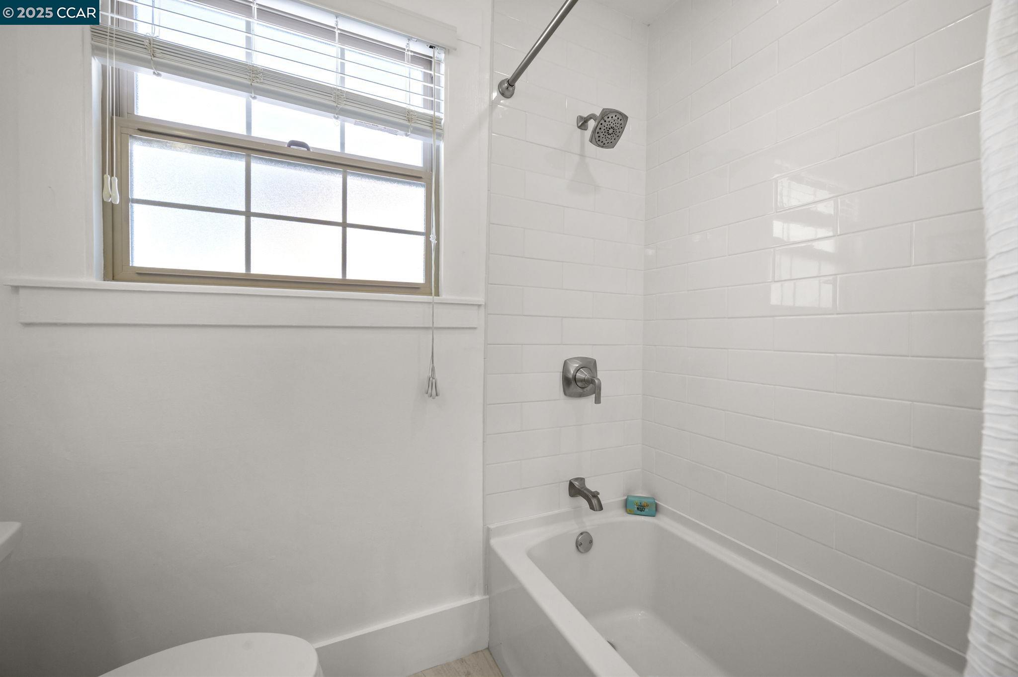 3927 Aqua Vista St