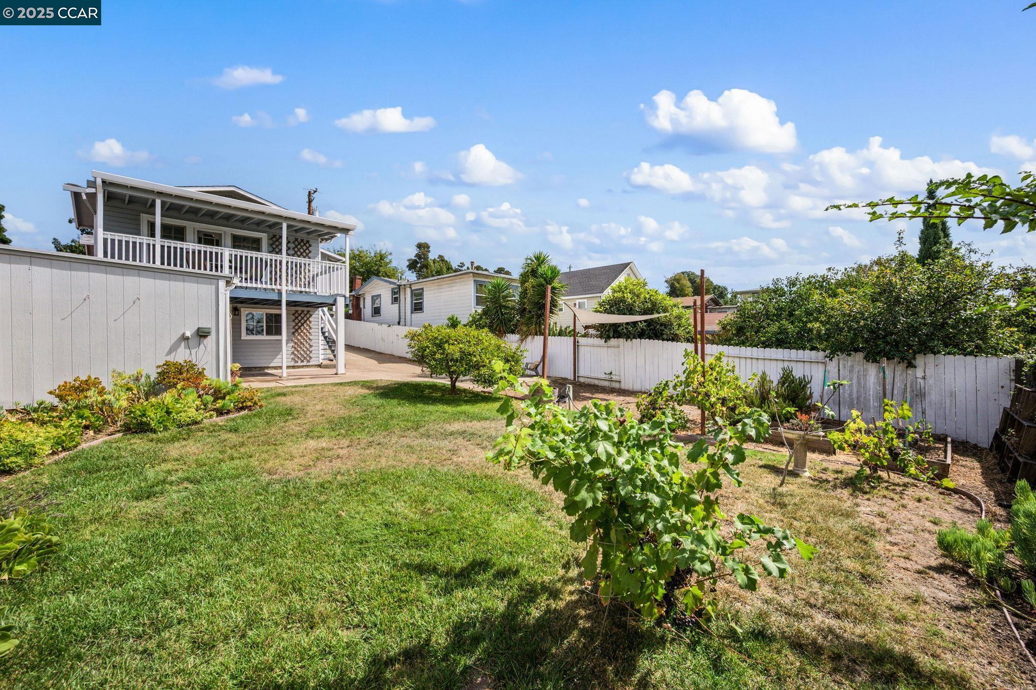3927 Aqua Vista St