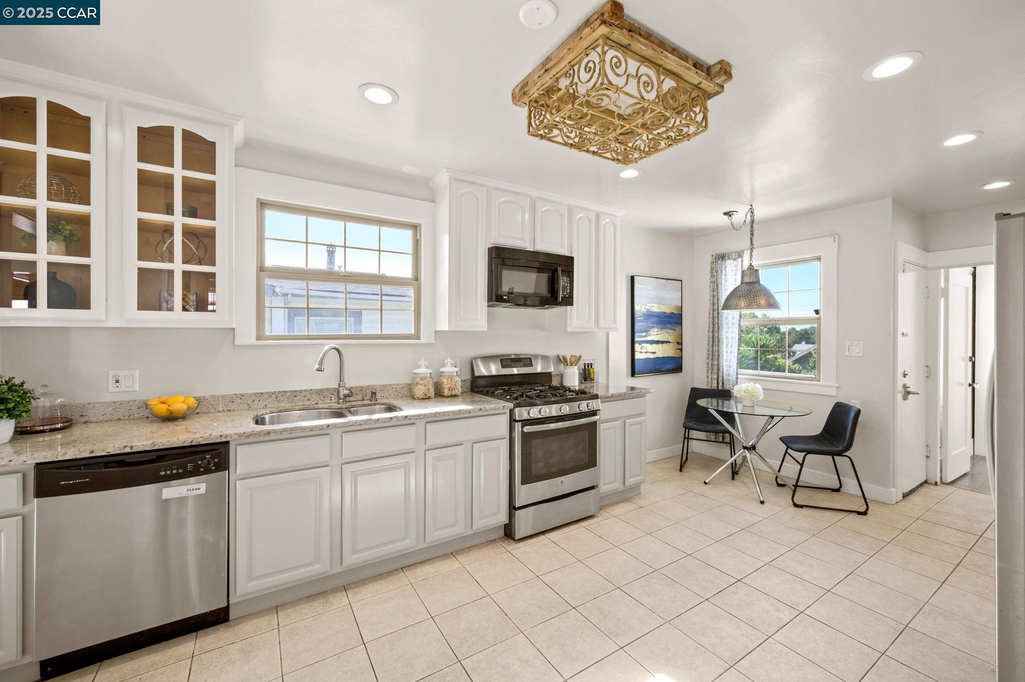 3927 Aqua Vista St