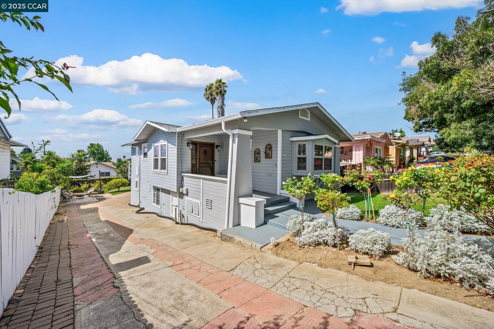 3927 Aqua Vista St