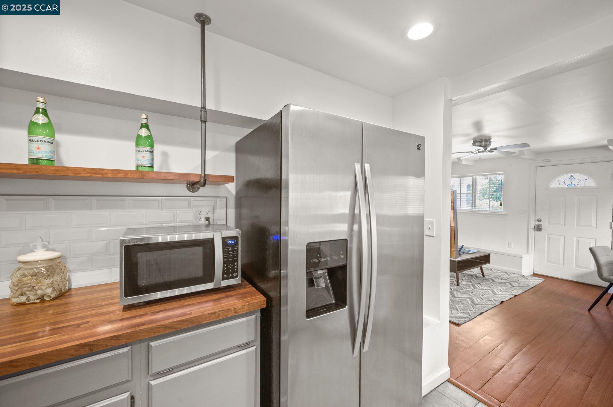3927 Aqua Vista St