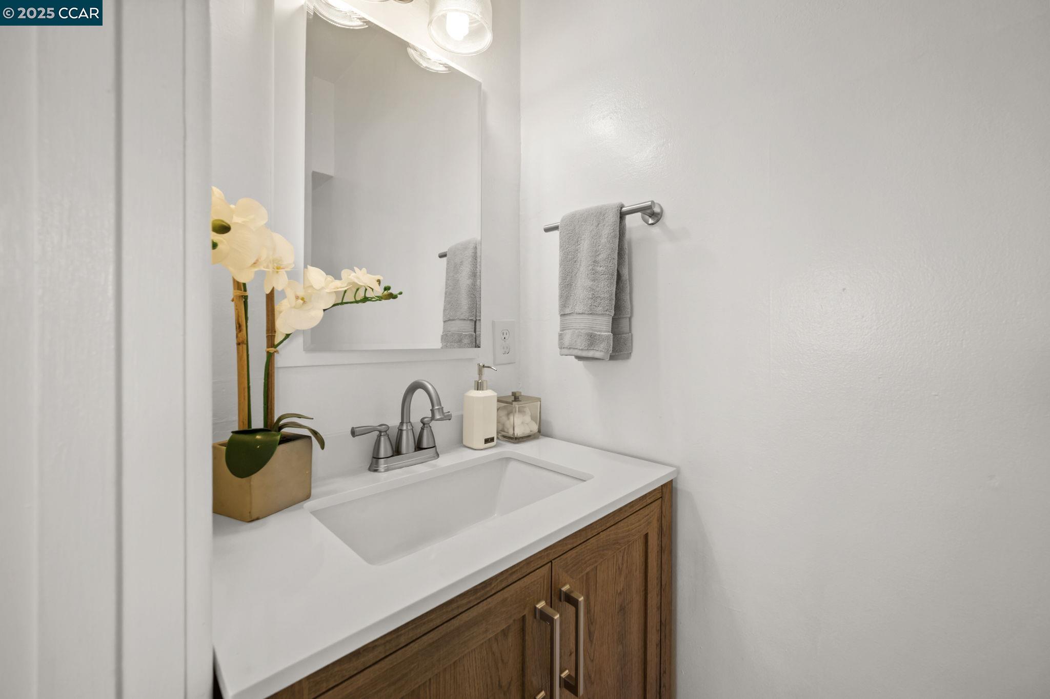 3927 Aqua Vista St