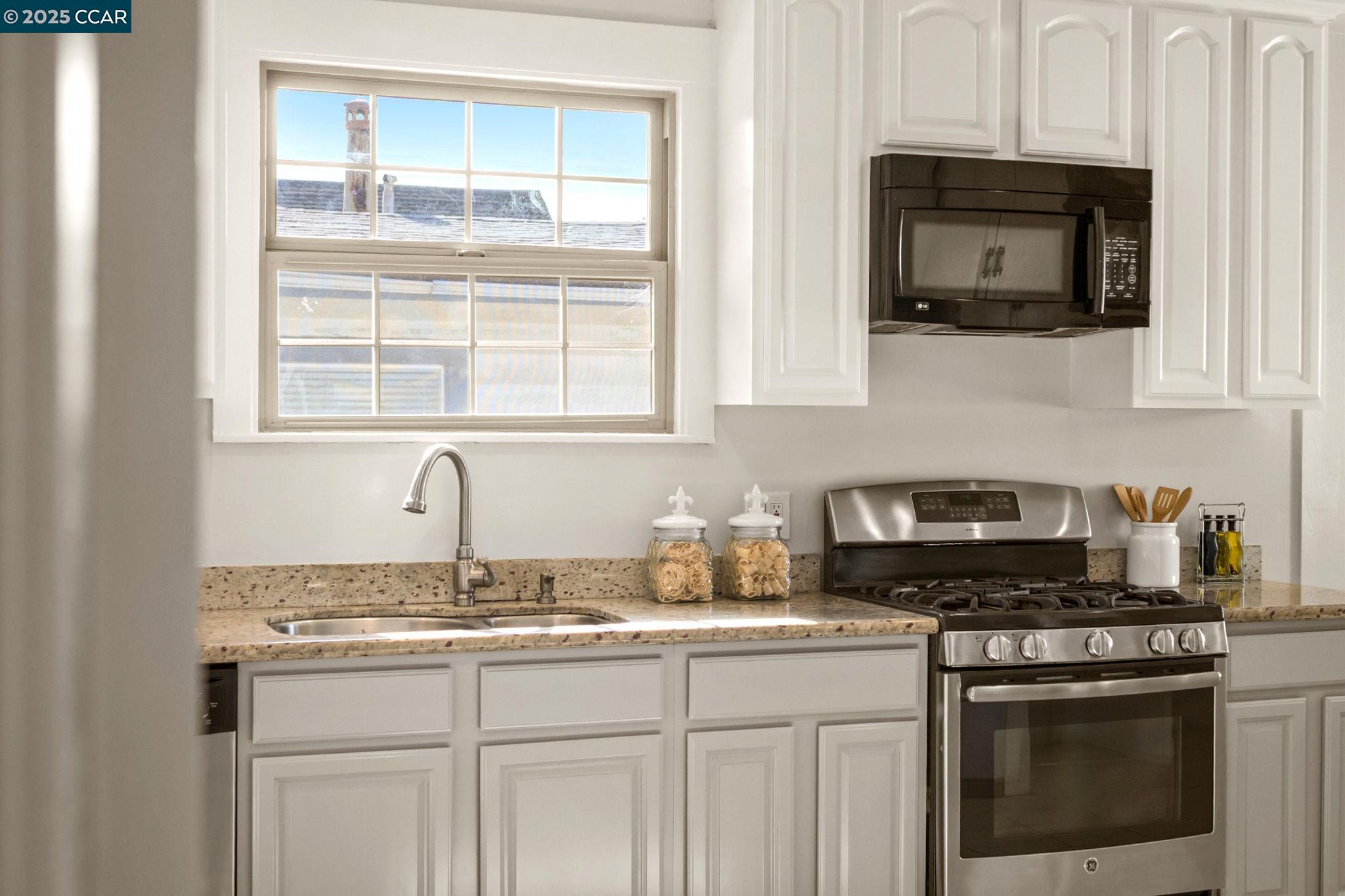 3927 Aqua Vista St