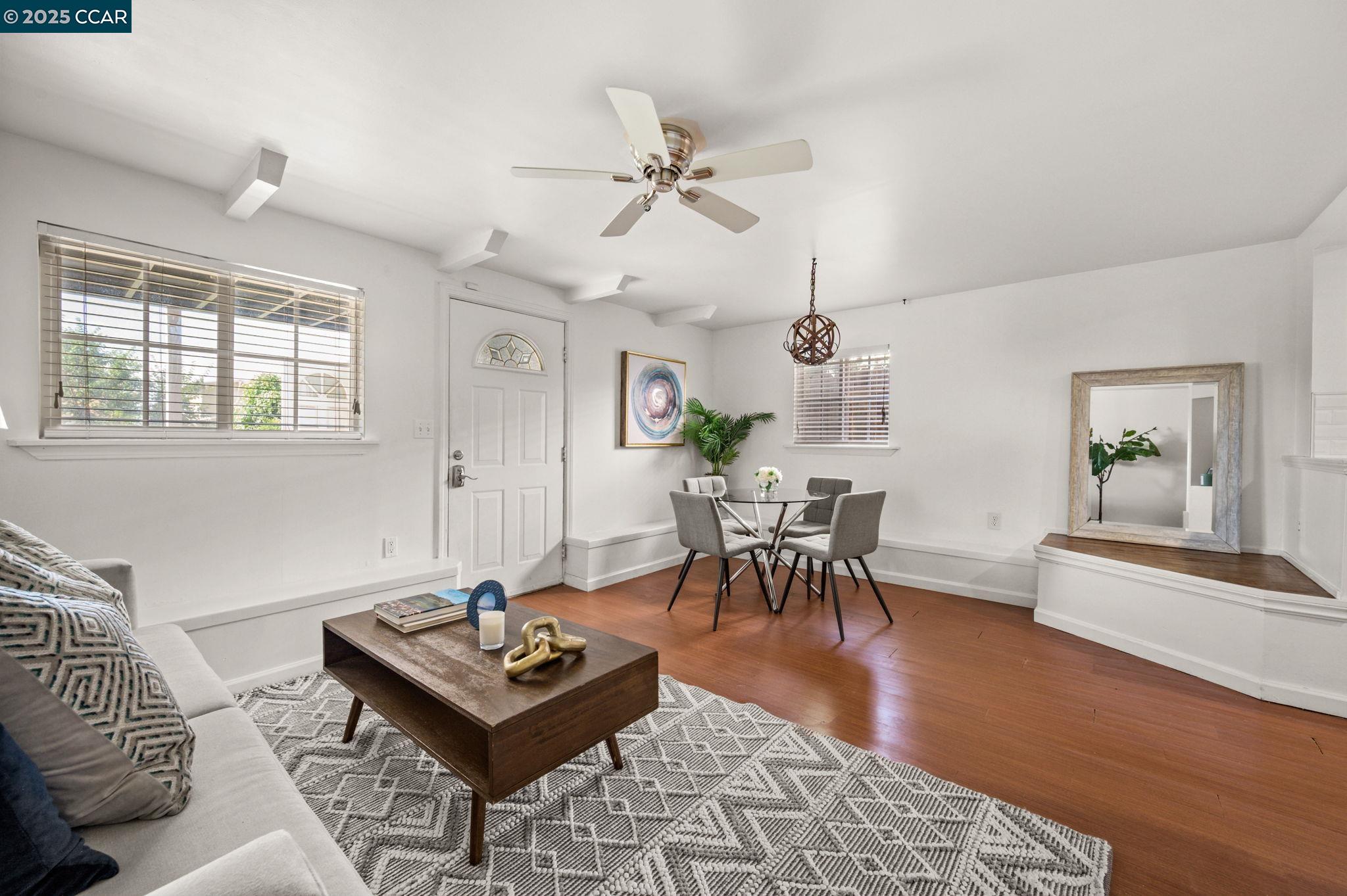 3927 Aqua Vista St