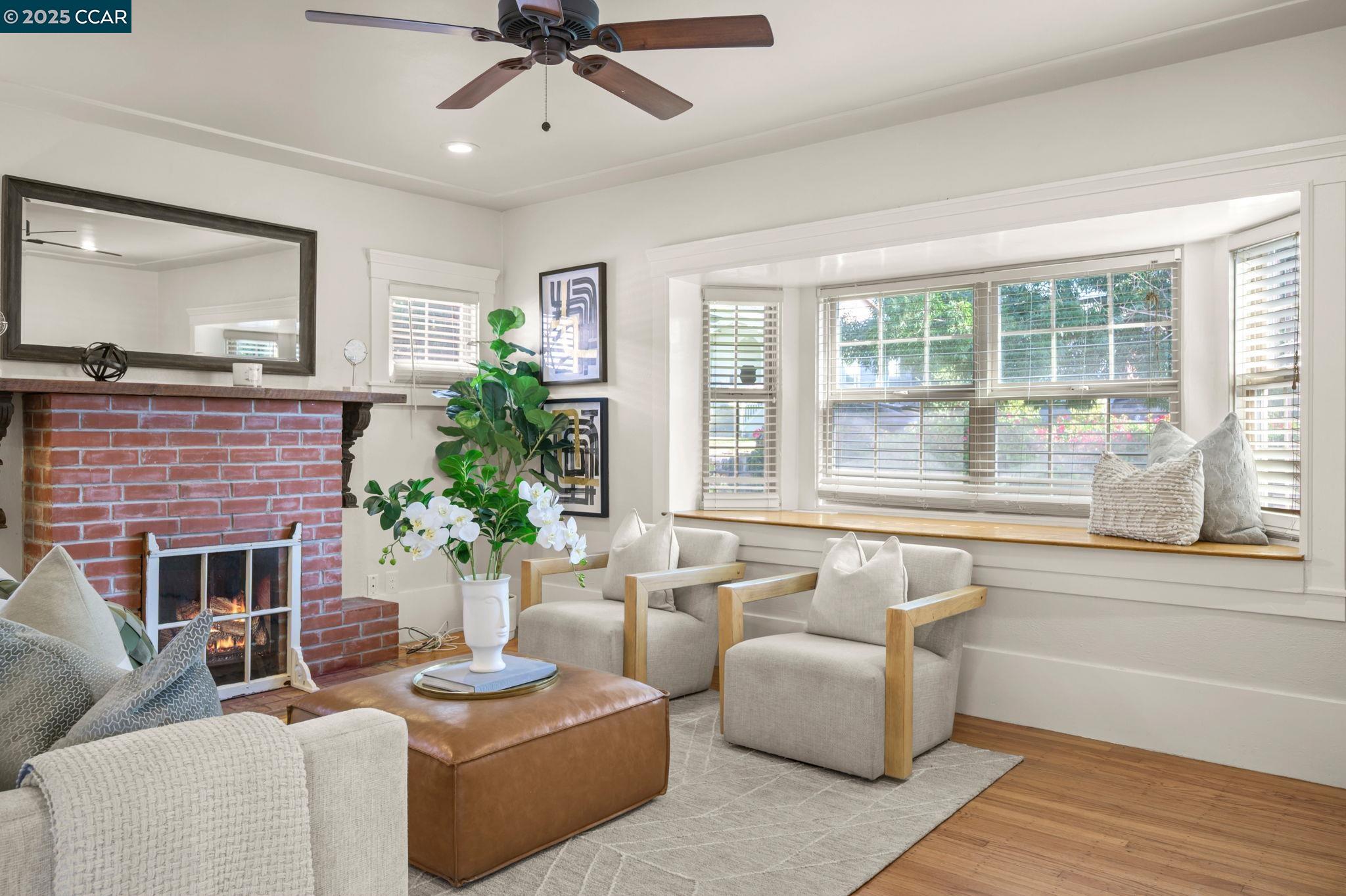 3927 Aqua Vista St
