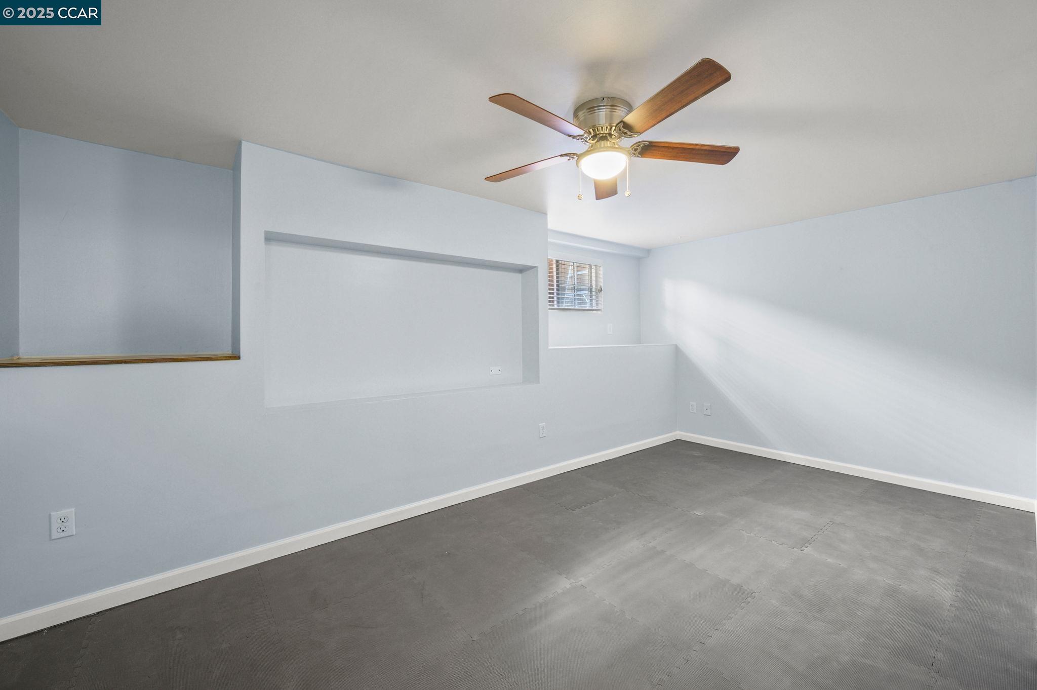 3927 Aqua Vista St
