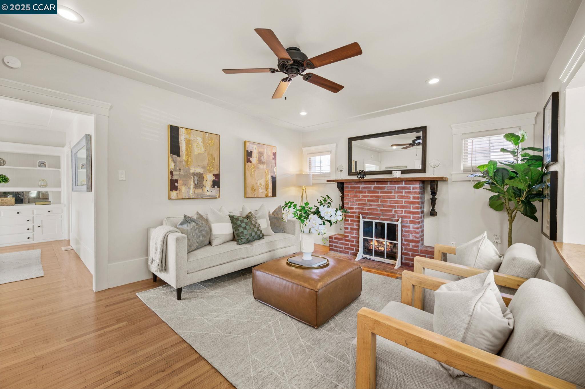 3927 Aqua Vista St