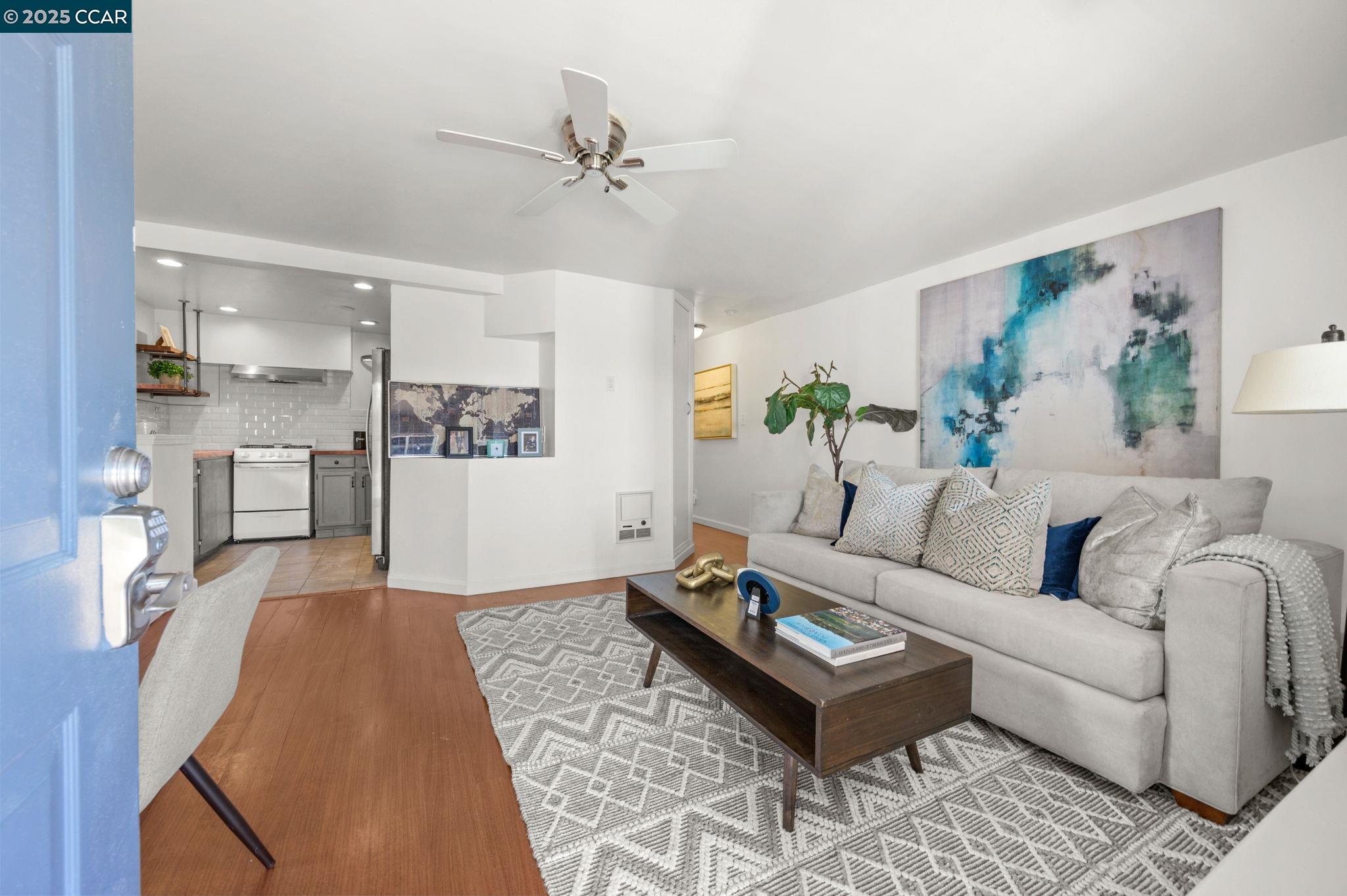 3927 Aqua Vista St
