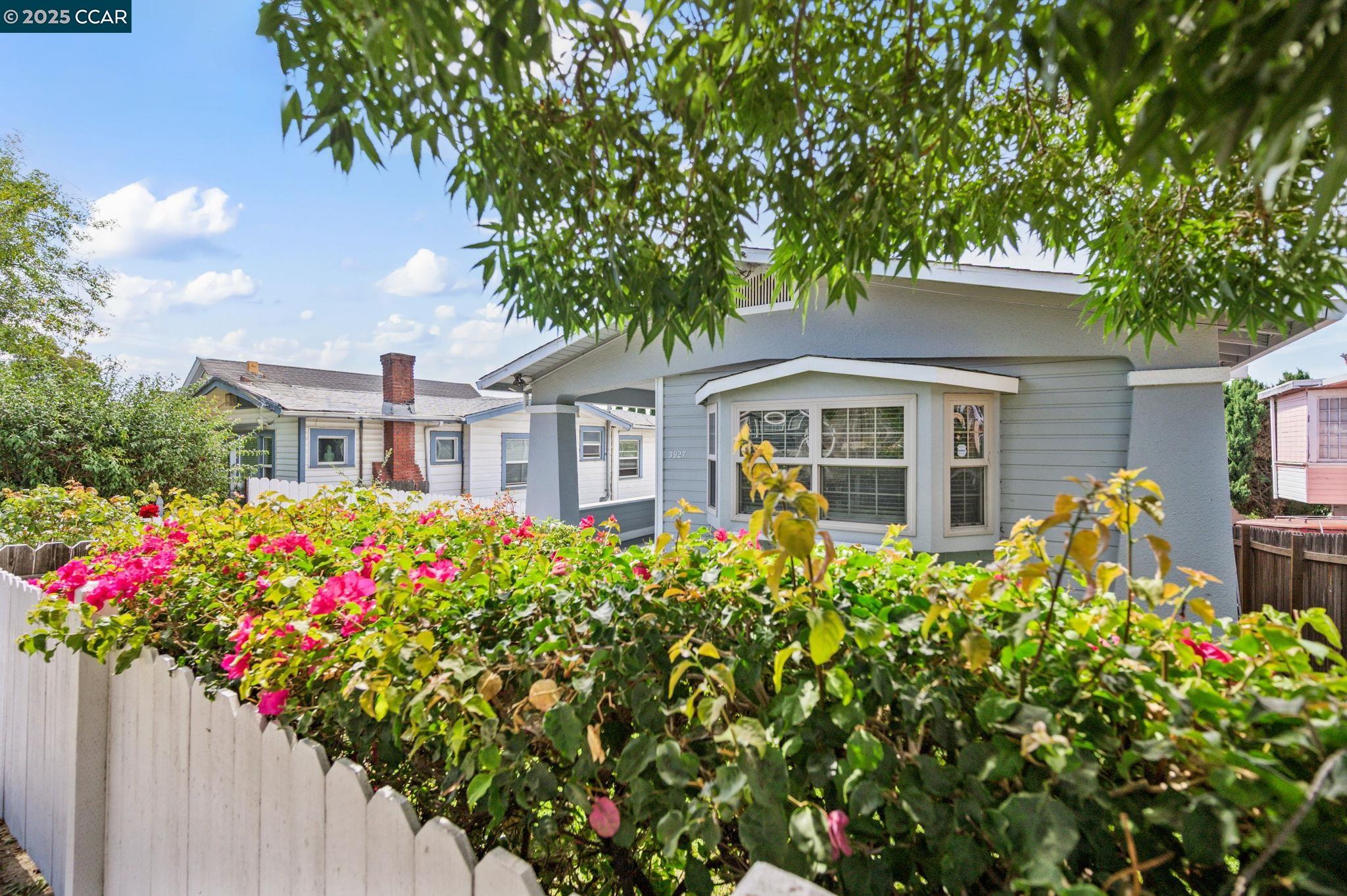 3927 Aqua Vista St