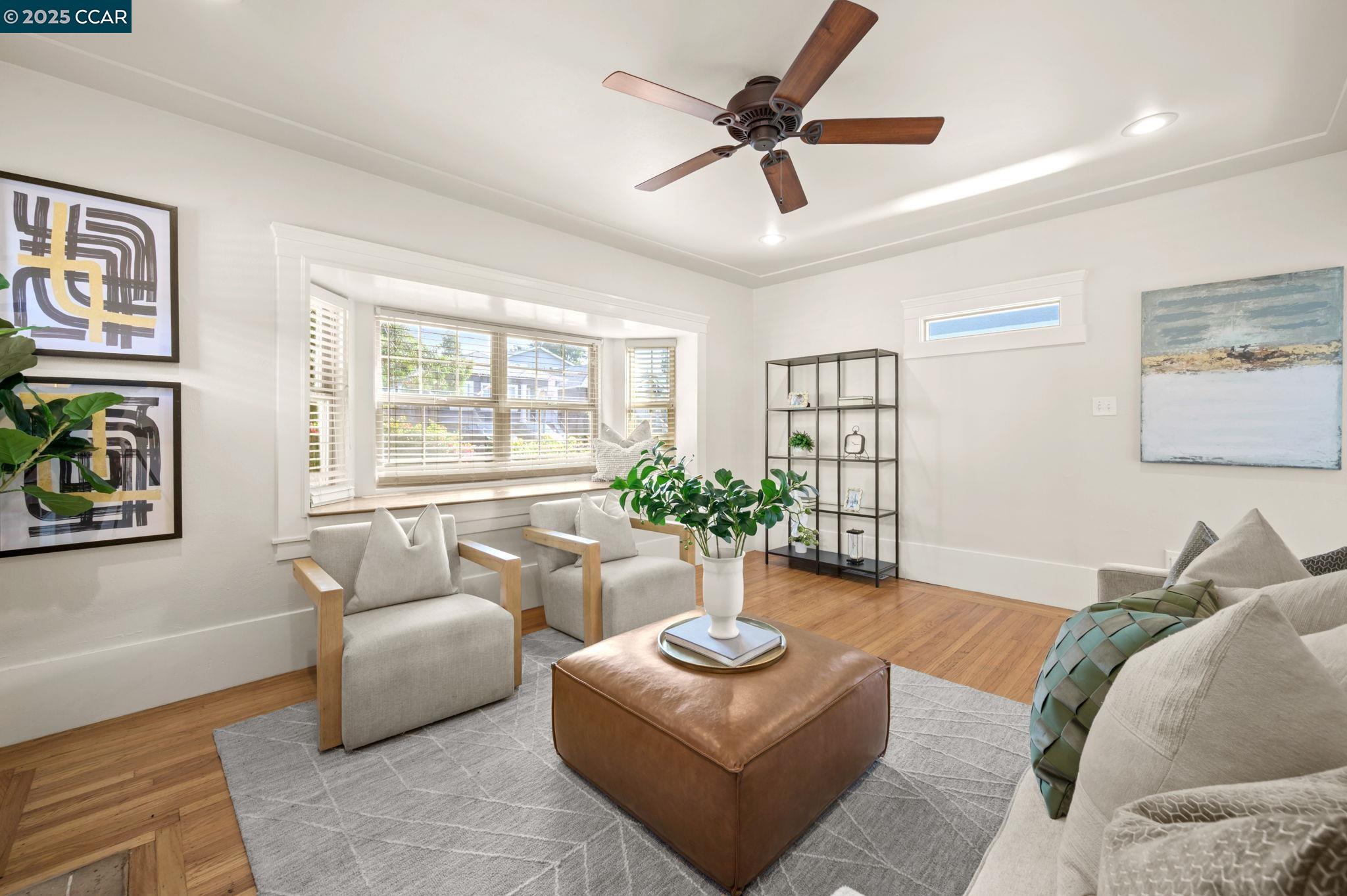 3927 Aqua Vista St