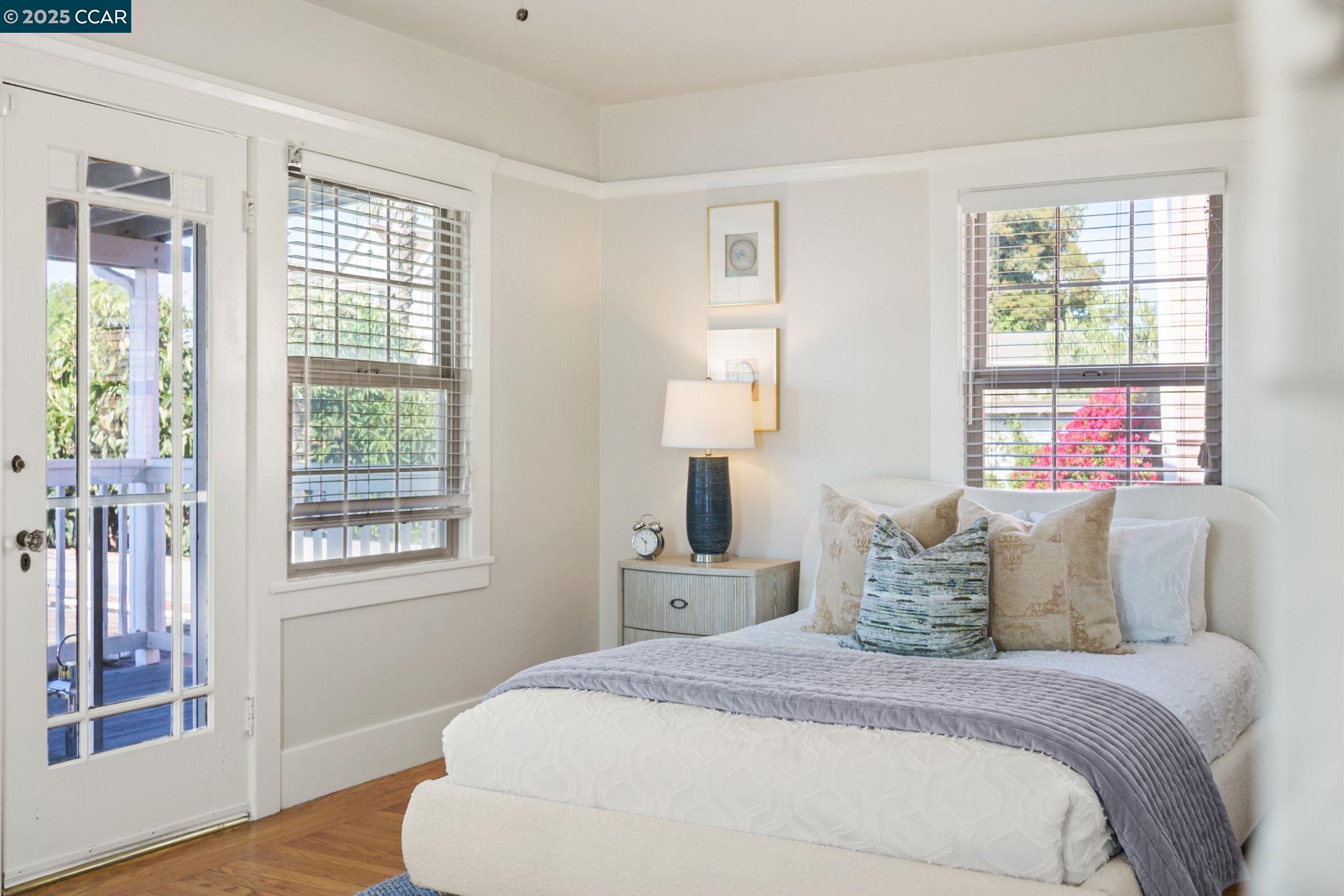 3927 Aqua Vista St