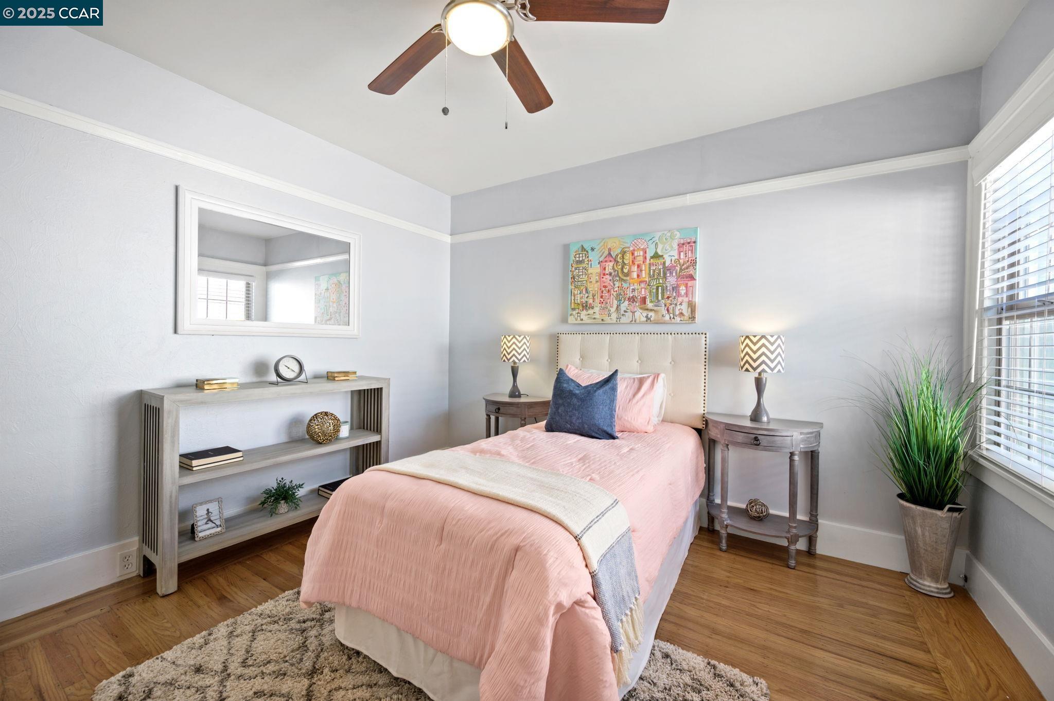 3927 Aqua Vista St