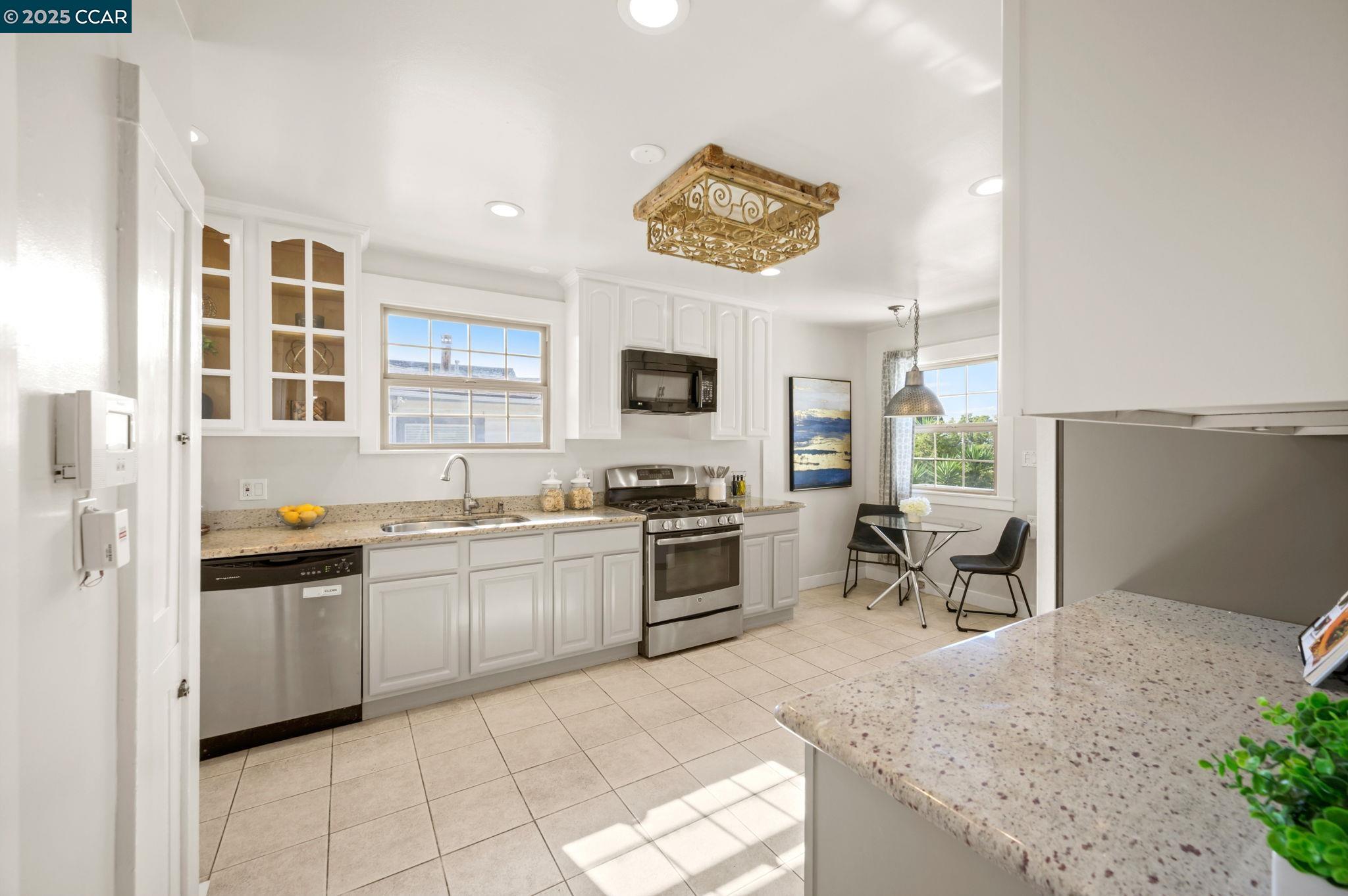 3927 Aqua Vista St