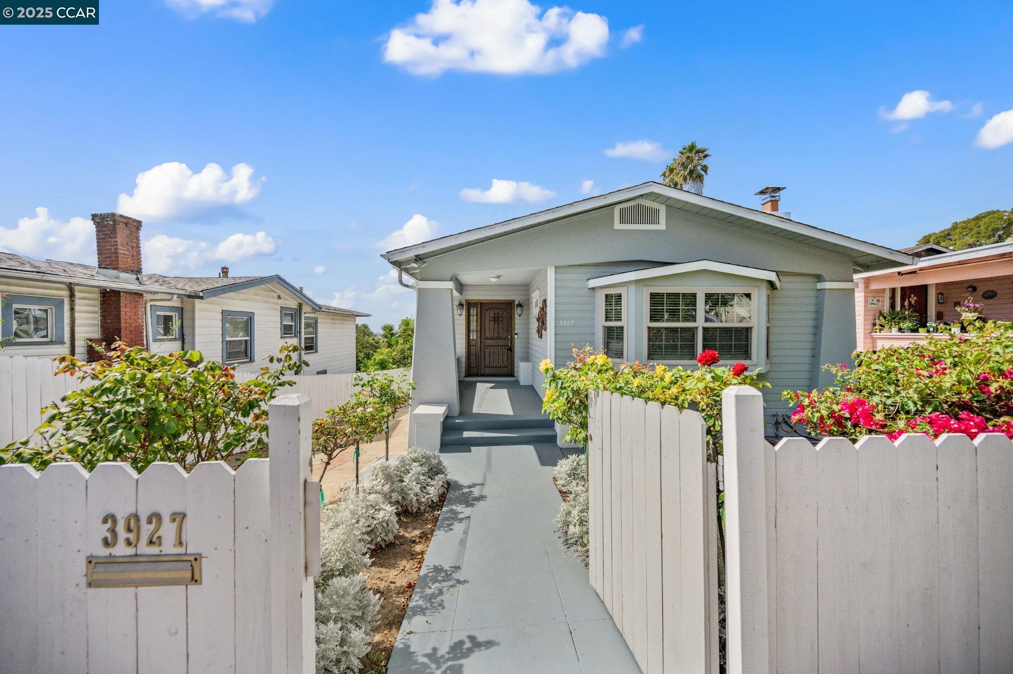 3927 Aqua Vista St