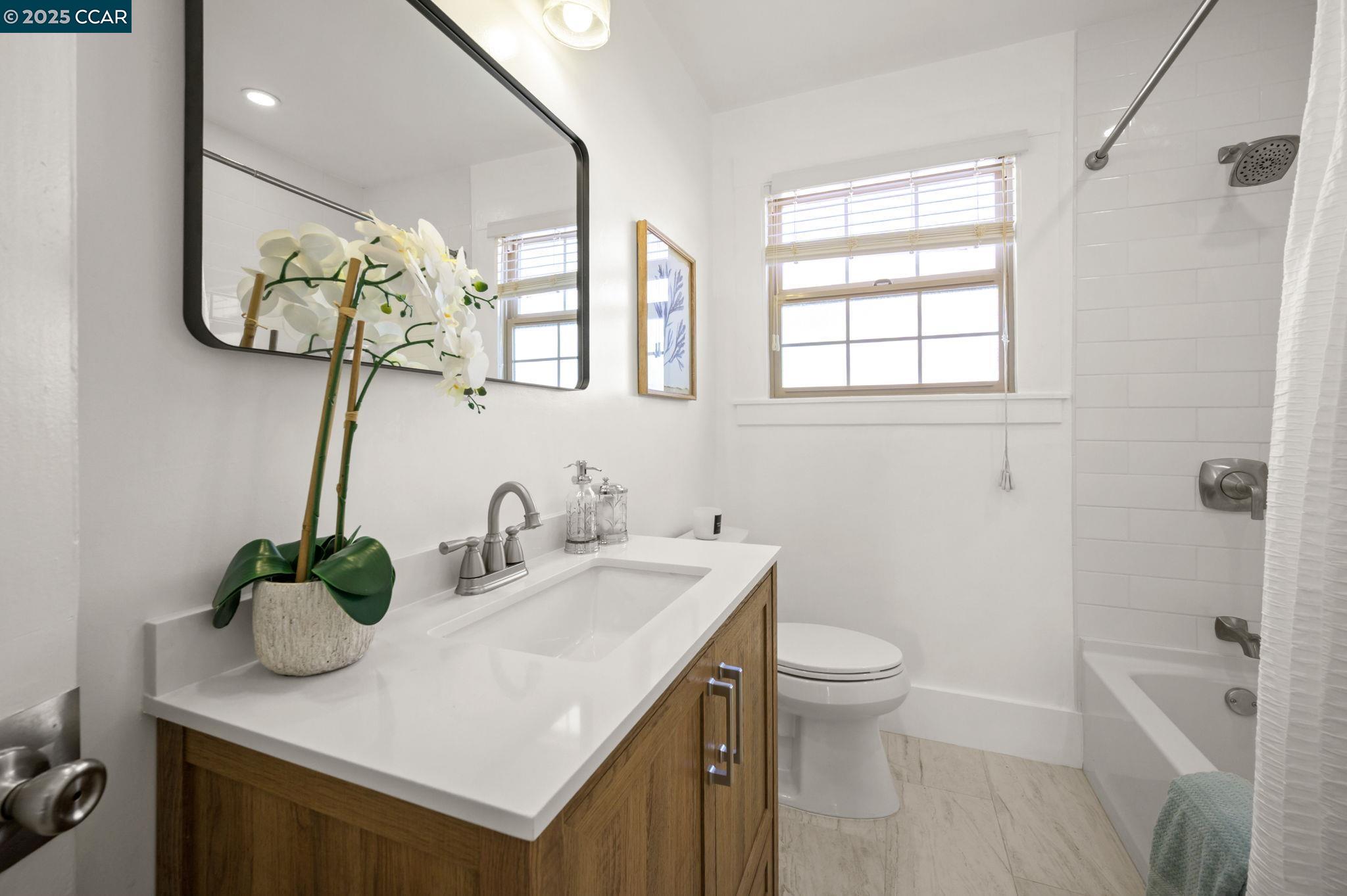 3927 Aqua Vista St