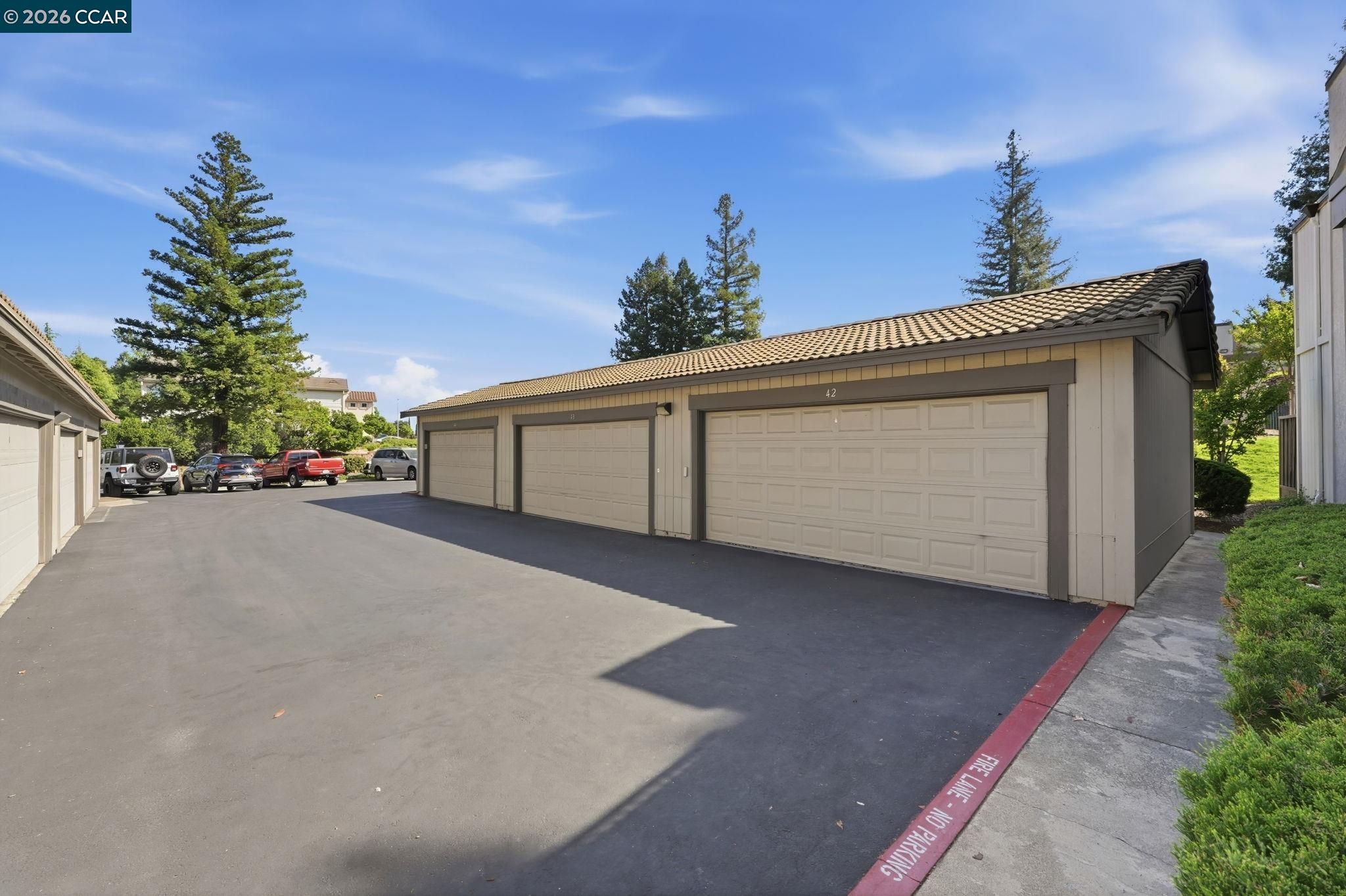 1359 Hull Ln