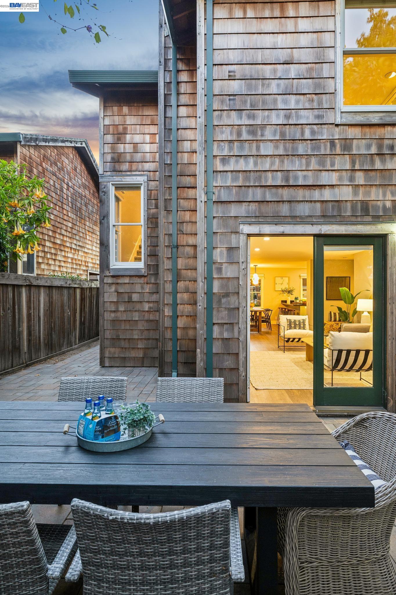 641 Centre Ct