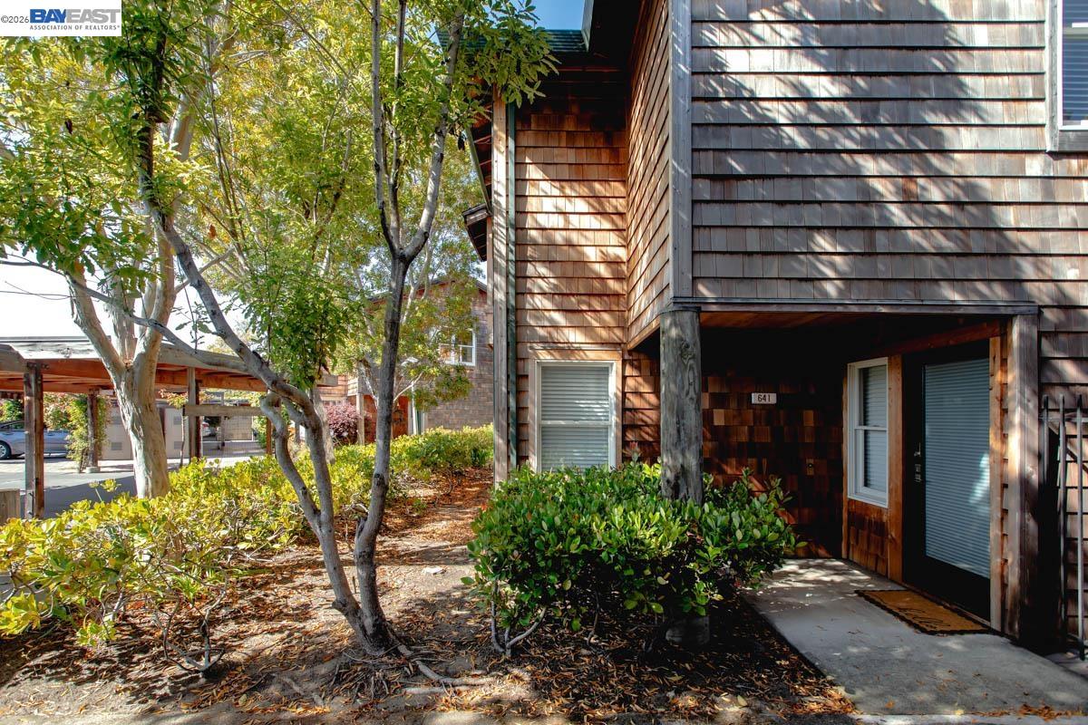 641 Centre Ct