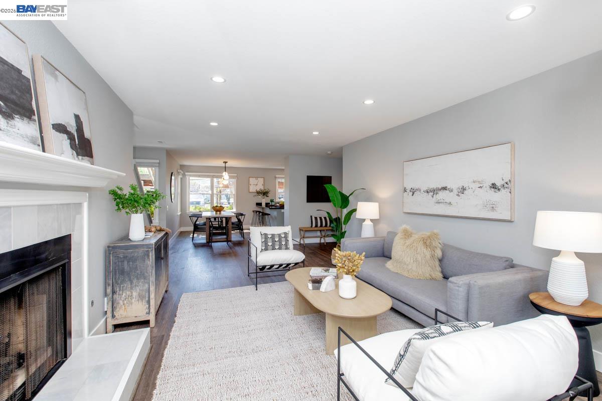 641 Centre Ct