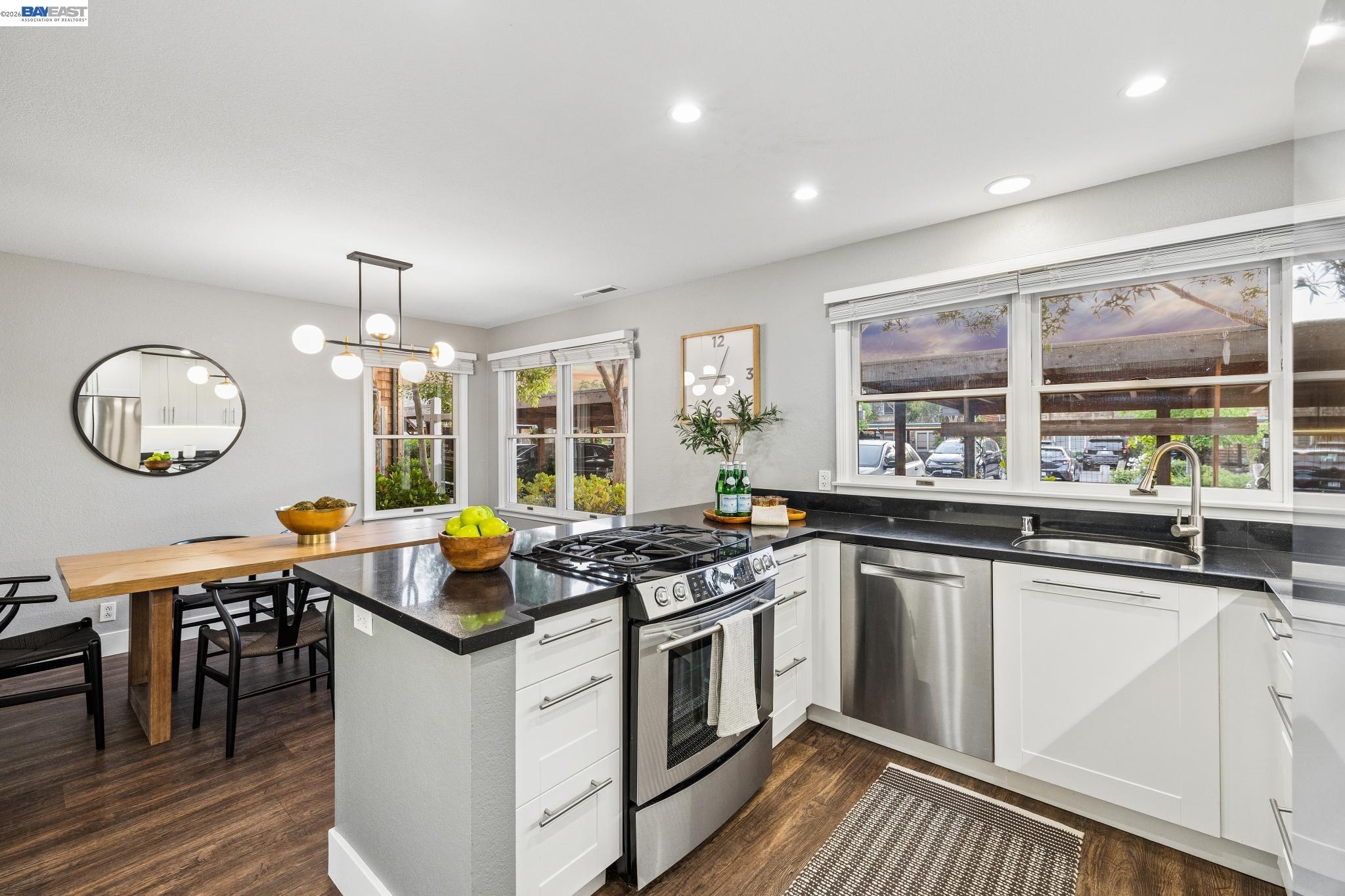 641 Centre Ct