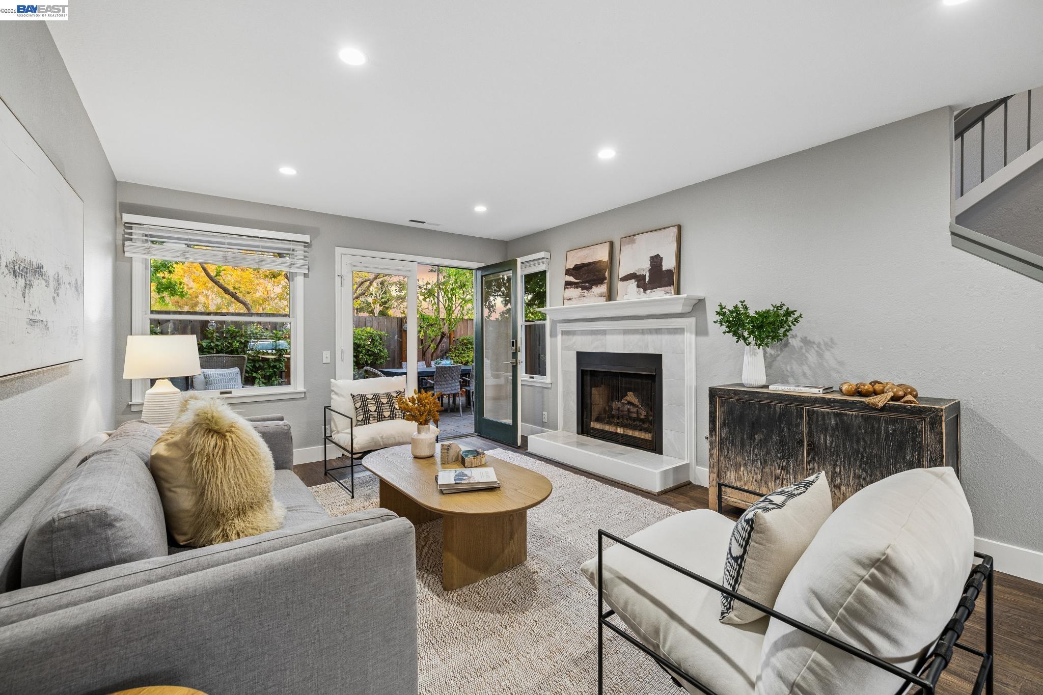 641 Centre Ct