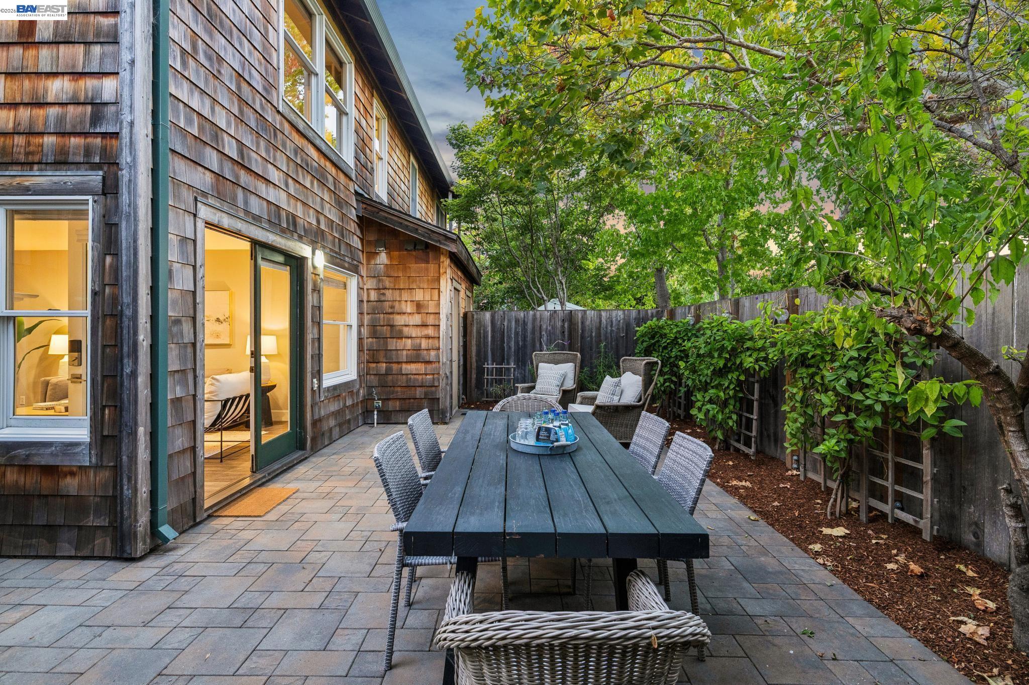 641 Centre Ct