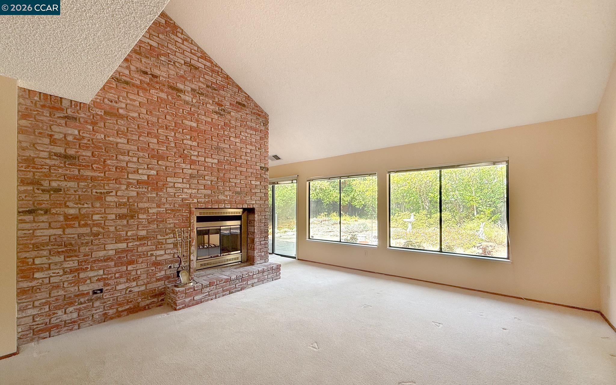 260 Linda Ln