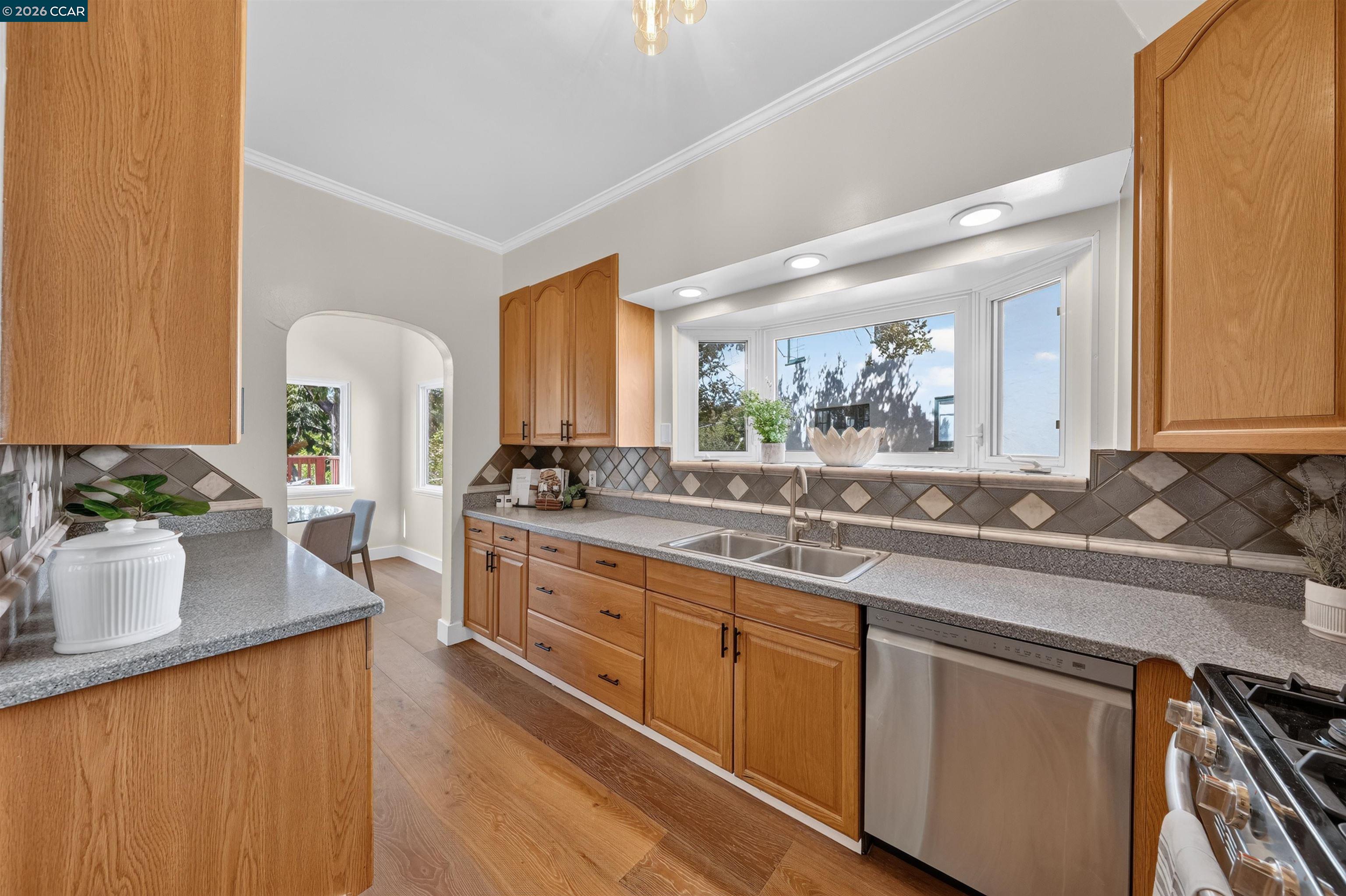 907 Glendome Cir